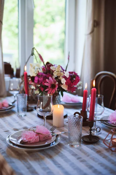 Romantica Cena Estiva Accogliente Casa Campagna Apparecchiatura Della Tavola Festiva — Foto Stock