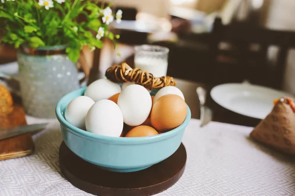 Сільський Сніданок Сільській Домашній Кухні Фермерськими Яйцями Маслом Хлібом Молоком — стокове фото