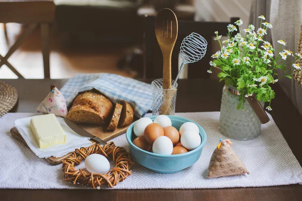 Country Breakfast Rustic Home Kitchen Farm Eggs Butter Wholegrain Bread — Stock Photo, Image