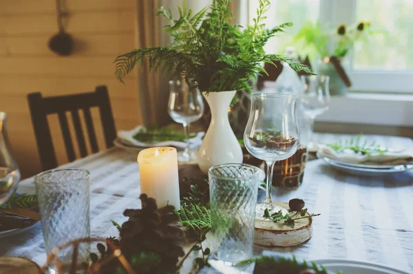 Allestimento Della Tavola Estiva Stile Organico Naturale Con Dettagli Fatti — Foto Stock