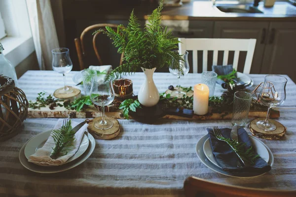 Accogliente Cena Famiglia Stile Rustico Apparecchiatura Estiva Tavola Stile Naturale — Foto Stock