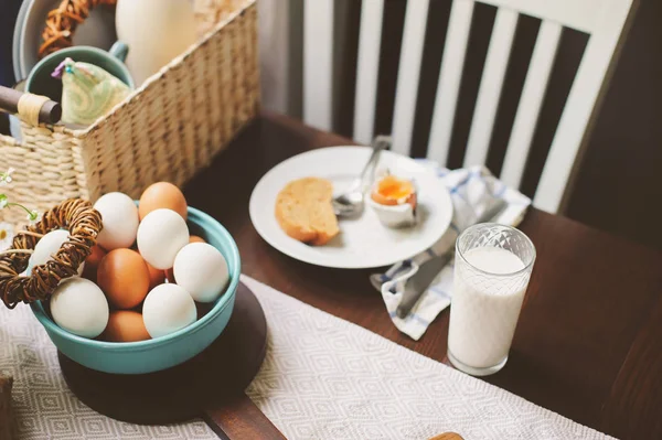 Χώρα Πρωινού Ρουστίκ Κουζίνα Στο Σπίτι Αγρόκτημα Αυγά Βούτυρο Ψωμί — Φωτογραφία Αρχείου