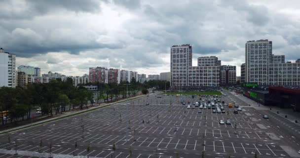 Kiev Ukraine - 06.04.2020: Beautiful view from the drone of thenew high-rise buildings and a large shopping center with empty parking. — 图库视频影像