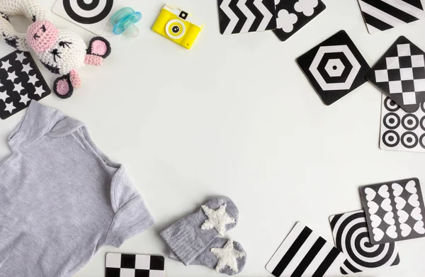 Composizione Con Accessori Bambini Sfondo Bianco Tema Neutro Unisex Con — Foto Stock