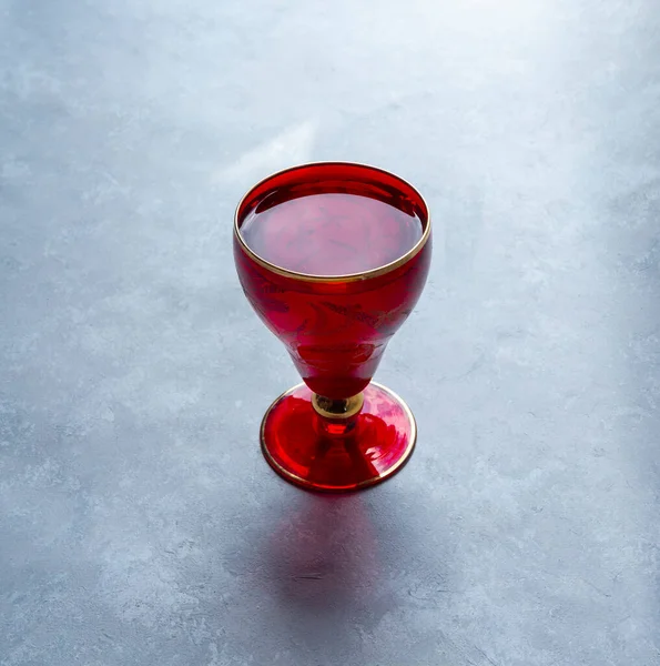 Beautiful Red Glass Grey Background Center Shoot — Stock Photo, Image