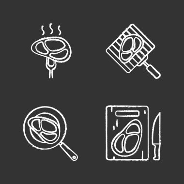 Et hazırlık tebeşir Icons set. Izgara, kızartma ve eti biftek kesme. İzole vektör kara tahta çizimler
