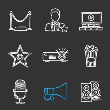 Sinema tebeşir Icons set. Kırmızı halı, aktör, ekran, film yıldızı, projektör, patlamış mısır, mikrofon, megafon, stereo sistemi. İzole vektör kara tahta çizimler