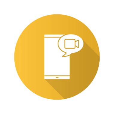 Video mesaj veya arama düz tasarım uzun gölge glif simgesi. Smartphone ile konuşma balonu içinde video fotoğraf makinesi. Vektör siluet çizimi