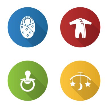 Çocuk Bakımı düz tasarım uzun gölge glif simgeler kümesi. Giysili bebek, romper, emzik, yatak atlıkarınca. Vektör siluet çizimi