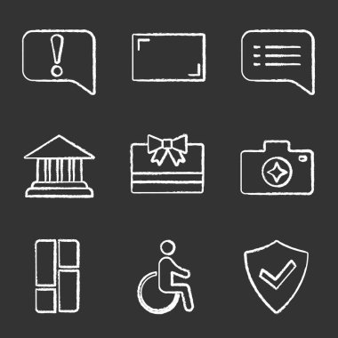 UI/Ux tebeşir Icons set. Duyuru, en boy oranı, konuşma balonu, hesap bakiyesi, hediye kartı, fotoğraf makinesi geliştirmek, pano, erişilebilir, güvenli. İzole vektör kara tahta çizimler