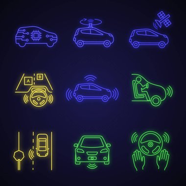 Özerk araba neon ışık Icons set. Otomobil, LIDAR, uydu kontrol kendi kendine sürüş. Yol işaretleri, diğer araçlar, yayalar tespit sensörler. Parlayan işaretler. İzole vektör çizimler
