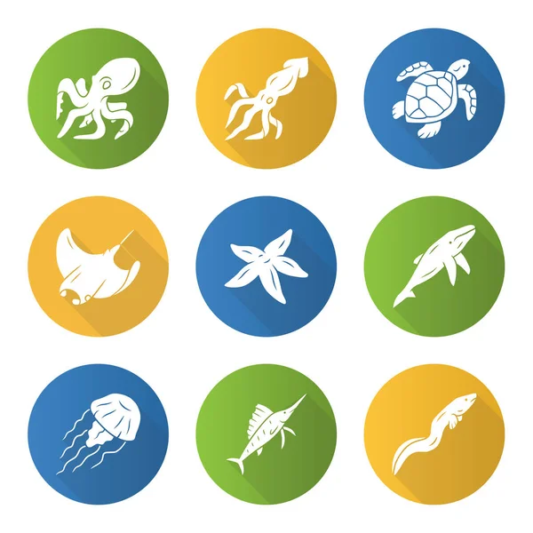 Conjunto de iconos de glifo de sombra largo de diseño plano de animales marinos. Pulpo nadador, estrellas de mar, calamares, medusas. Acuario marino. Ballena, patín, tortuga. Habitantes submarinos. Ilustración de silueta vectorial — Vector de stock