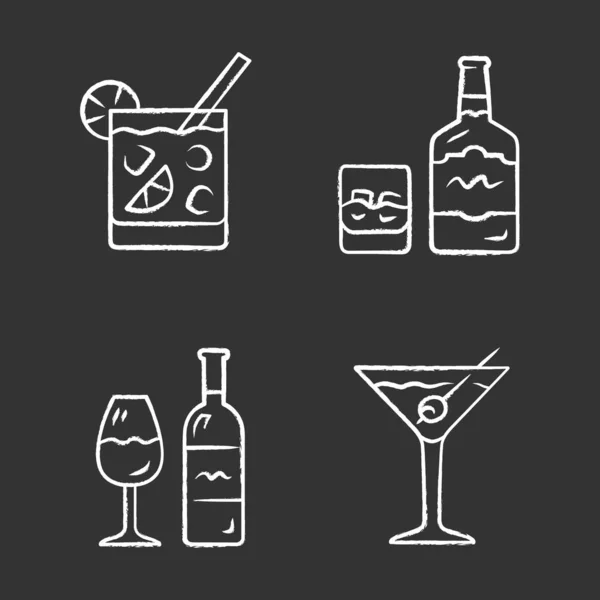 饮料粉笔图标设置 低球杯鸡尾酒 威士忌 葡萄酒 马提尼酒 派对的酒精饮料 茶点饮料和混合 隔离矢量黑板插图 — 图库矢量图片