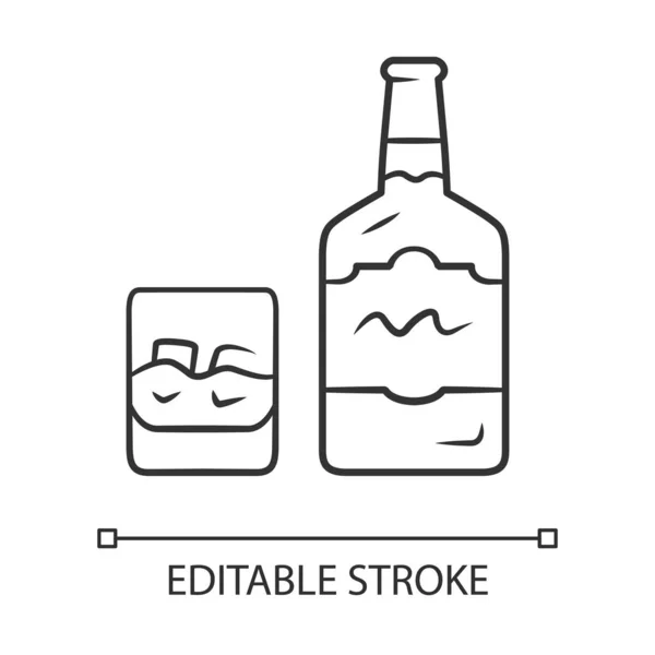 Icona lineare del whisky. Bottiglia e vetro vecchio stile con bevanda. Scotch, rum shot. Bevanda alcolica. Brandy. Illustrazione linea sottile. Simbolo del contorno. Schema vettoriale isolato. Ictus modificabile — Vettoriale Stock