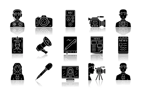 Los medios de comunicación de masas dejan caer iconos de glifo negro conjunto. Prensa. Televisión, radiodifusión. Tomar una entrevista, fotografiar eventos. Grabación y filmación de noticias, anuncios. Ilustraciones vectoriales aisladas — Archivo Imágenes Vectoriales