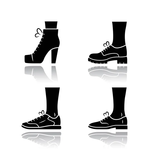Dámské podzimní boty upustit stín černé glyf ikony sada. Ženská formální a neformální obuv. Stylové unisexové trenérky, Lito. Jaro, zima a podzimní období mokasíny. Izolované vektorové ilustrace — Stockový vektor
