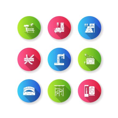 Kentsel yapı düz tasarım uzun gölge sembolleri seti. Yol ayrımı. Nakil için şarj istasyonu. Açık alan. Yolcu için otobüs durağı. Drenaj borusu. Siluet RGB renk çizimi