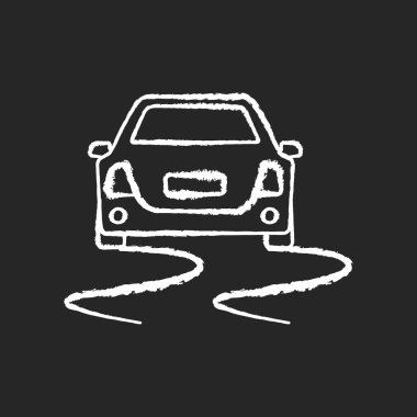 Siyah arkaplanda durağanlık denetimi tebeşiri beyaz simgesi. Trafik güvenliği, tehlikeli yol. Araba koruması, güvenlik önlemi. Kaygan yüzey izole vektör karatahta illüstrasyonunda otomatik kayma