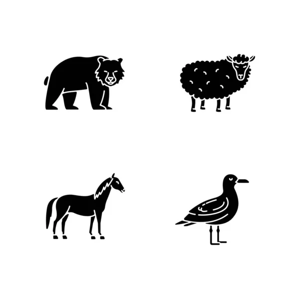 家畜和野生动物的黑色石像设置在白色的空间上 马和羊的轮廓符号 哺乳动物和鸟类 森林野生动物和农场牲畜 病媒孤立的说明 — 图库矢量图片