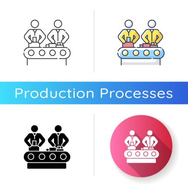 Simgeyi monte et. Lineer siyah ve RGB renk stilleri. Üretim süreci, insan işgücü, üretim hattı. Fabrika işçileri ürünleri elle taşıyıcıya monte ediyorlar. İzole vektör çizimleri