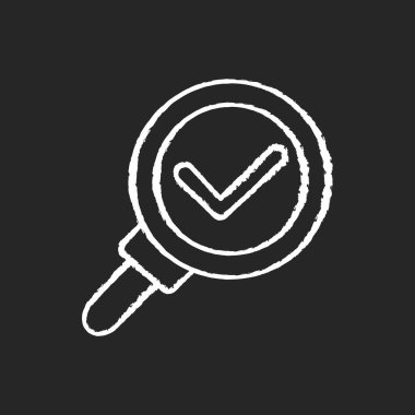 Siyah arkaplanda beyaz tebeşir simgesini keşfet. Kontrol işaretli büyüteç. Araştırma tamamlandı. Louise 'i yakınlaştır. Doğru cevap. Bilgi bul. İzole edilmiş vektör karatahta çizimi