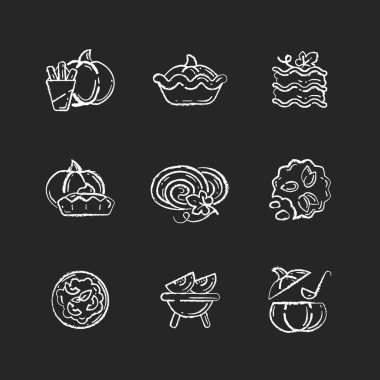 Balkabağı tabakları siyah arka planda beyaz tebeşir ikonları. Geleneksel sonbahar mutfağı, ev yapımı yemekler. Cadılar Bayramı ve Şükran Günü için çeşitli tarifler. İzole edilmiş vektör karatahta çizimleri