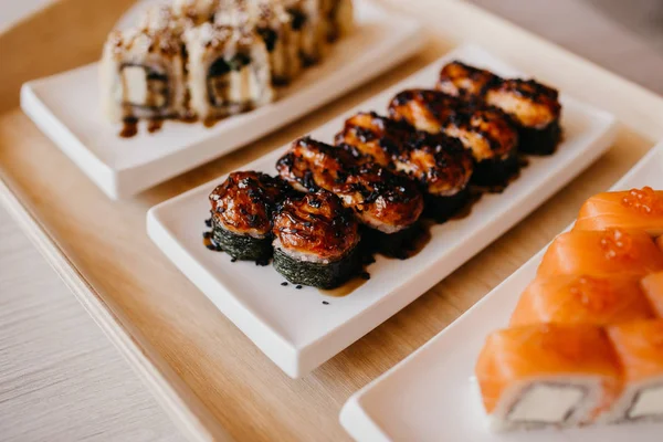 Filadélfia Rolo Sushi Com Pepino Creme Queijo Caviar Vermelho Menu — Fotografia de Stock