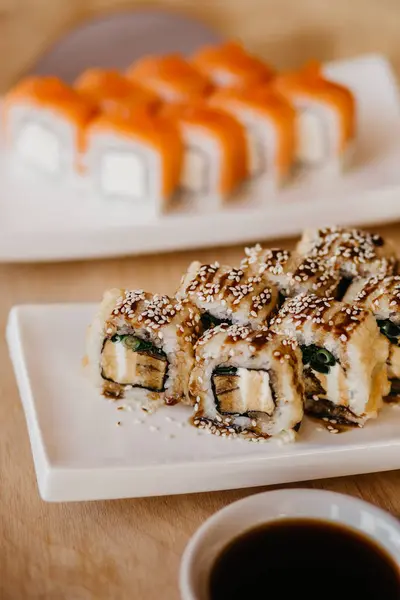 Filadélfia Rolo Sushi Com Pepino Creme Queijo Caviar Vermelho Menu — Fotografia de Stock