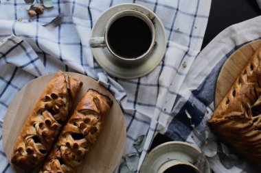 Sabahları kahve masasında kahvaltı için en iyi kek