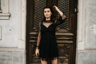 Bir taksi bekleyen turist kız uygulamadan seni aradı.