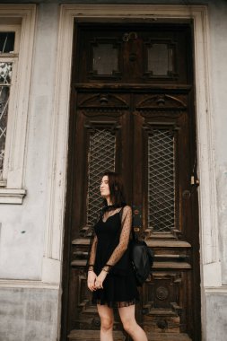 Bir taksi bekleyen turist kız uygulamadan seni aradı.