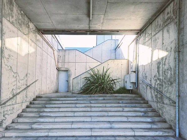 Городской Стиль Улиц Стареющая Стена Лестница Создают Абстрактную Архитектурную Геометрию — стоковое фото