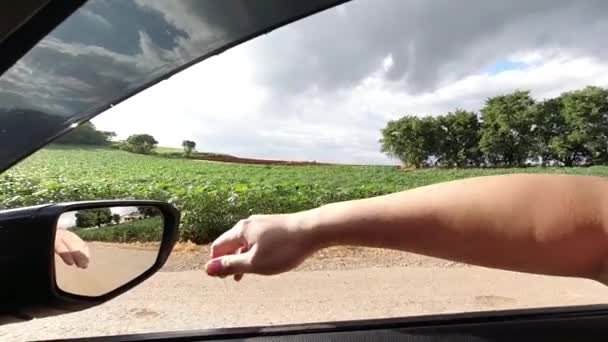 Zeitlupe Touristenhand Bewegt Sich Aus Dem Auto Berühren Natürlichen Wind — Stockvideo