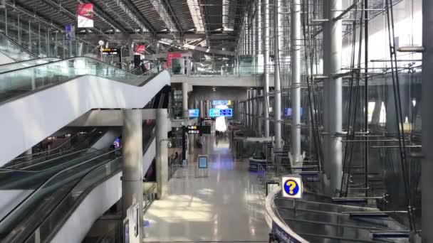 Samutprakan Thailandia Giugno 2020 Sala Partenze Vuota Dell Aeroporto Suvarnabhumi — Video Stock