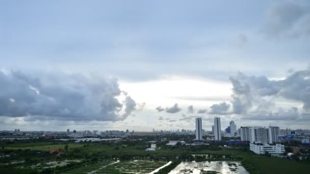 Time Lapse Ηλιοβασίλεμα Και Όμορφο Λυκόφως Χνουδωτή Καταιγίδα Θολό Μπλε — Αρχείο Βίντεο