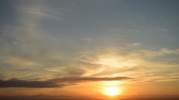 Zaman Gibi Akıyor Güzel Alacakaranlık Yumuşak Bulutlu Mavi Sarı Gökyüzü — Stok video