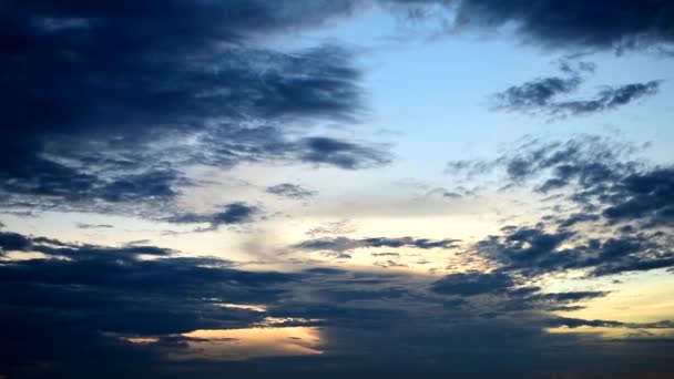 Time Lapse Ηλιοβασίλεμα Και Όμορφο Λυκόφως Χνουδωτή Καταιγίδα Θολό Μπλε — Αρχείο Βίντεο