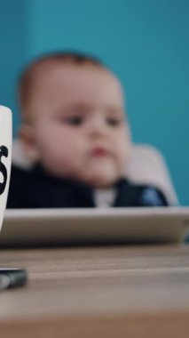 Cesur BOSS yazılı tasarımı içeren bu şık beyaz kupa, işyerinde otoriteyi ifade etmek için mükemmeldir.