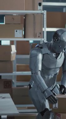 Teslimat bölümünde sibernetik işçi robot taşıma ve sıralama bölümleri. Cyborg yanlışlıkla kutuyu yere atarken hata yaptı. Başarısızlık kavramı.