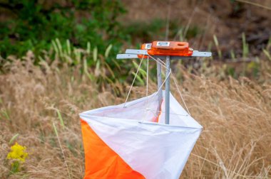 Orienteering. Noktası prizma ve composter orienteering için kontrol edin. Seyir cihazları. Kavramı