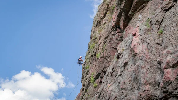 Yuzhnoukrainsk Ukraine June 2018 Rock Climbing Young Climber Climbs Vertical — Stock Photo, Image