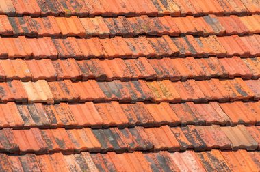 Çatı doku. Arka plan eski kırmızı seramik karo