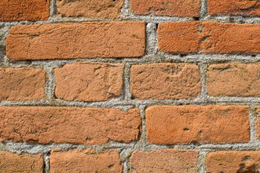 Tuğla duvar yakın çekim. Çimento harç üzerinde tuğla döşeme.