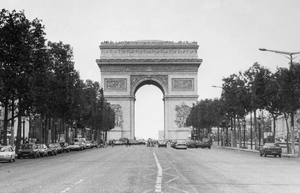 Paris, black and white photo, august 1994. Triumphal Arch. — Stock Photo, Image