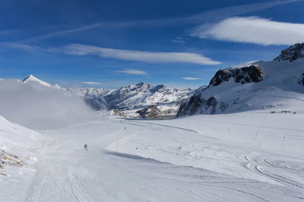 切尔维尼亚 意大利奥斯塔山谷 高山滑雪和滑雪板 — 图库照片