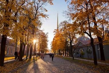 Saint Petersburg, Rusya Federasyonu - Peter ve Paul Katedrali Peter ve Paul Fortress gün batımında. 14 Ekim 2018.