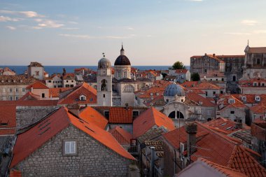 Dubrovnik, Dalmaçya, Hırvatistan - Dubrovnik'in gün batımında, kale duvarından görüntülemek 
