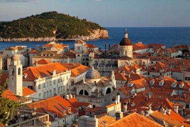 Dubrovnik, Dalmaçya, Hırvatistan - Dubrovnik'in gün batımında, kale duvarından görüntülemek 