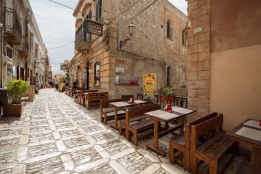 Erice, Sicilya, İtalya - eski şehir, 8 Eylül 2017 tipik Cafe.