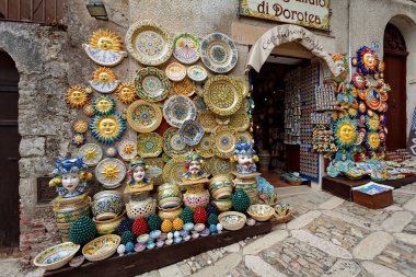 Erice, Sicilya, İtalya - eski şehir, 8 Eylül 2017 tipik Hediyelik Dükkanı.